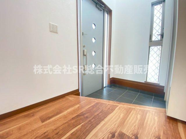 新庄1丁目中古戸建の玄関|玄関が吹抜けになっていて開放感のある空間です！