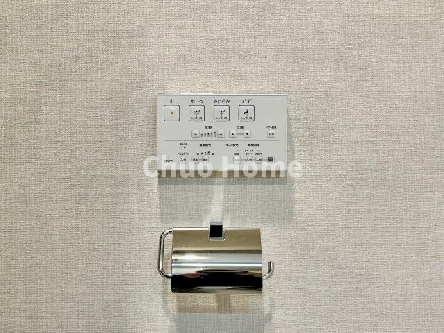 ニューハイツ中川の内装|【ウォシュレット】清潔に使いたいお手洗いには最適な設備です。もちろんウォームレットも標準装備です。