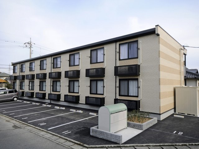 レオパレスティーエムⅡの外観