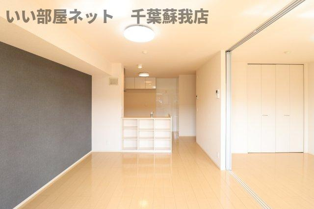 PARK HILLS MIYAKO Eの居間・リビング|ゆったり過ごせる居間です
