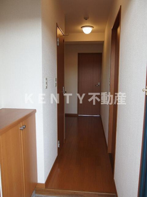 【玄関】 | ウエストコート西山 | 明るい玄関です