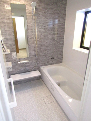 【浴室】 | 【再生住宅】南アルプス市鏡中條 | 日々の疲れを癒すお風呂付です