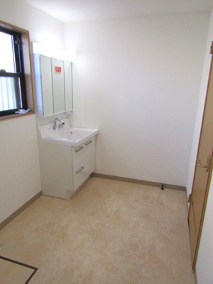 【独立洗面台】 | 【再生住宅】南アルプス市鏡中條 | 朝の身支度には欠かせない独立洗面化粧台