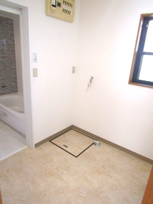 【ランドリースペース】 | 【再生住宅】南アルプス市鏡中條 | 洗濯機置き場