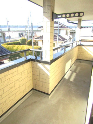 【バルコニー】 | 【再生住宅】南アルプス市鏡中條 | 広々としたバルコニーです