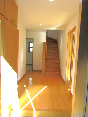 【玄関】 | 【再生住宅】南アルプス市鏡中條 | きれいな玄関です