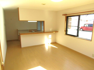 【居間・リビング】 | 【再生住宅】南アルプス市鏡中條 | こちらのリビングで趣味の時間をお楽しみください