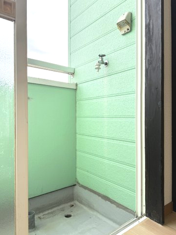 グリーンコーポのバルコニー|バルコニーに洗濯機置き場があります