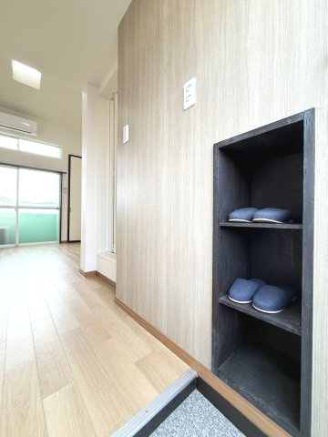 グリーンコーポの玄関|壁のクロスもおしゃれ