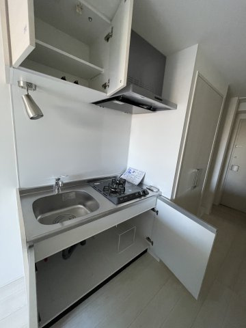 SAKURA AXIS NAKAITABASHIのキッチン|502号室参考写真です（PURE WHITE)