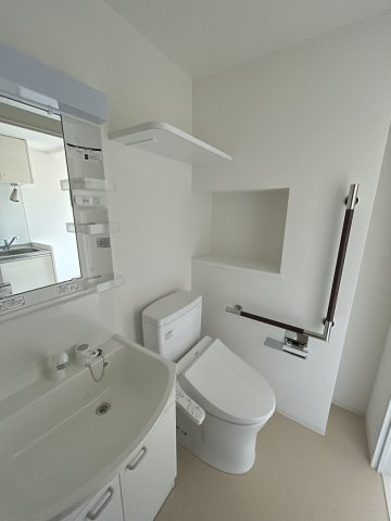 SAKURA AXIS NAKAITABASHIのトイレ|502号室参考写真です（PURE WHITE)