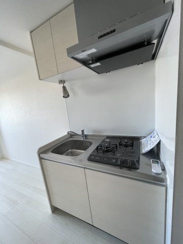 SAKURA AXIS NAKAITABASHIのキッチン|502号室参考写真です（PURE WHITE)