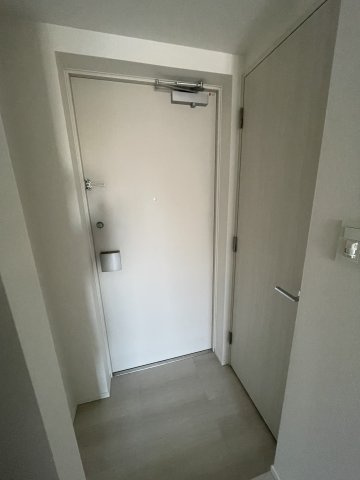 SAKURA AXIS NAKAITABASHIの玄関|502号室参考写真です（PURE WHITE)
