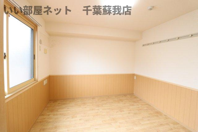 バニュルスⅡの洋室|明るい洋室です