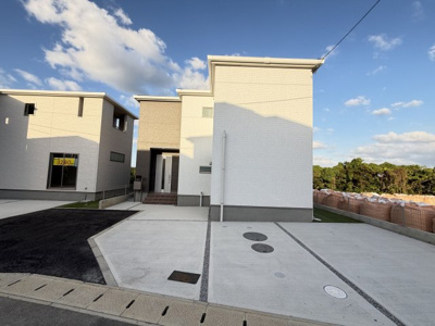 【外観】 | うるま市田場（全4棟） | 4号棟　駐車2台完備♪