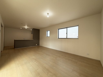 【居間・リビング】 | うるま市田場（全4棟） | 4号棟　LDK18帖♪