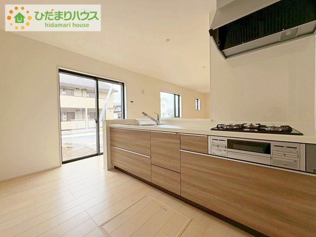 ひたちなか田彦10期　新築戸建　1号棟のキッチン|リビングを見渡せるキッチンはお子様を見ながらでも料理が出来て安心ですね☆
