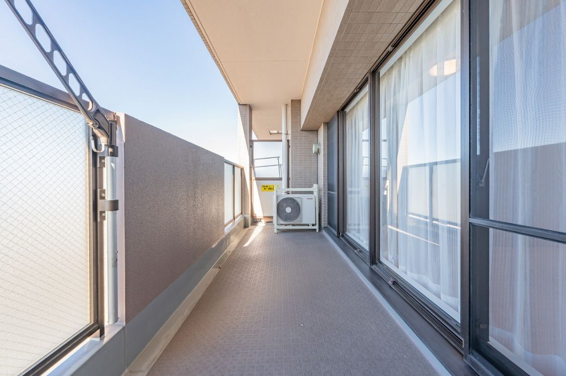 シスナブ池袋本町のバルコニー|10.24㎡のバルコニーは陽当たりも良く、広々お使いいただけます