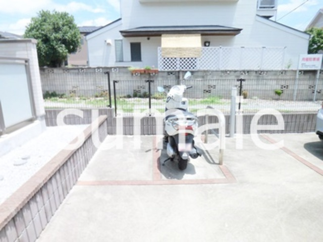 リブリ・MNメゾンの駐車場|バイク置き場☆