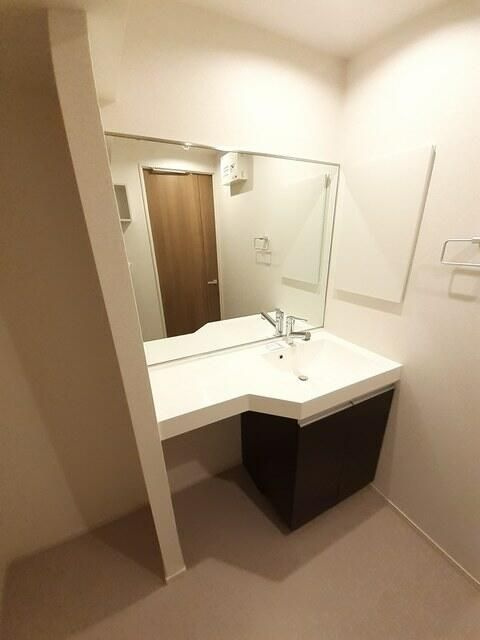 アン　ハヤシ　インクの洗面所