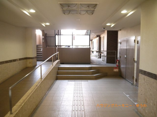 【その他共用部分】 | ライオンズマンション西高島平溝下公園弐番館 | 清潔感と歓迎感があるエントランスホールとなります。