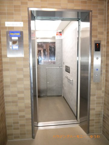 【その他共用部分】 | ライオンズマンション西高島平溝下公園弐番館 | 階段移動の手間を省く現代の必需設備です。