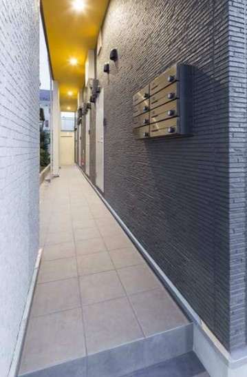 KAHALE東大宮のエントランス