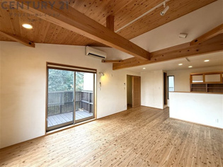 泉ガ丘戸建の居間