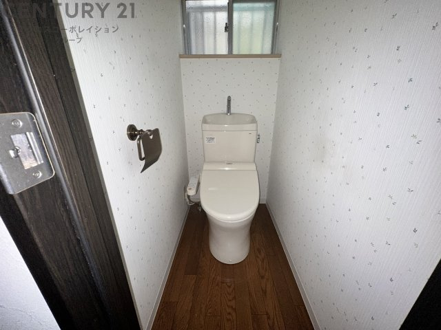 温水洗浄便座機能付きトイレです♪