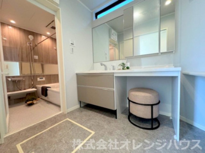 【独立洗面台】 | 座間市南栗原三丁目　新築分譲住宅　全1棟 | ご家族揃って身支度可能なゆとりの洗面室。
