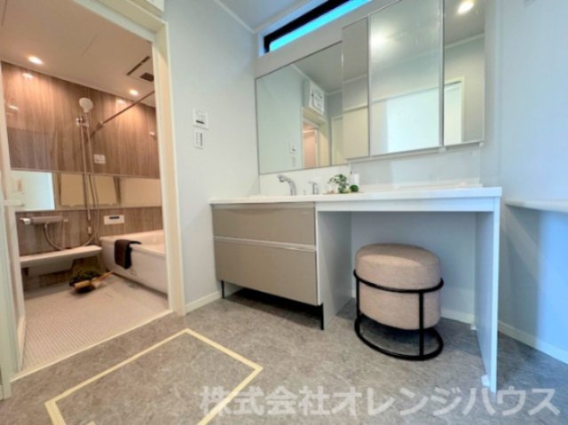 【独立洗面台】 | 座間市南栗原三丁目　新築分譲住宅　全1棟 | ご家族揃って身支度可能なゆとりの洗面室。