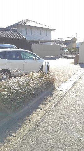 サニーブローテ住吉Ⅲの駐車場