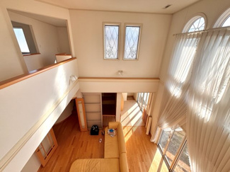 【居間・リビング】 | 千葉市緑区おゆみ野南3丁目　中古戸建 | 主寝室からもリビングが見れて家族が繋がった空間に