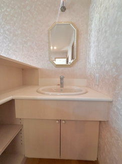 【洗面所】 | 千葉市緑区おゆみ野南3丁目　中古戸建 | 主寝室に付属した洗面
