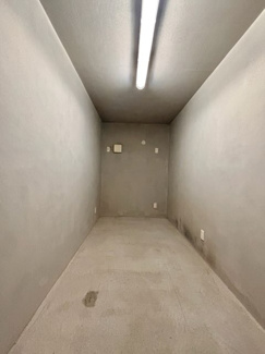 【収納】 | 千葉市緑区おゆみ野南3丁目　中古戸建 | ガレージ横の倉庫にはレジャー用品、アウトドア用品やタイヤなども収納できます。