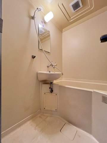 メモリアルタウンC棟の浴室