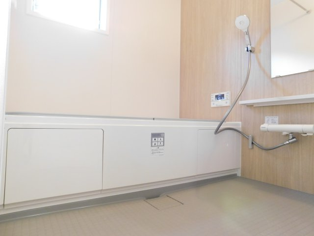 愛西市諸桑町郷城の新築一戸建の浴室|◇浴室◇　　広い１坪サイズ・浴室暖房乾燥機・追い焚き・断熱浴槽・エコベンチ浴槽・キレイサーモフロア・オートバス・バリアフリー・浴室窓あり