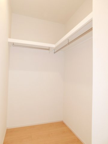 愛西市諸桑町郷城の新築一戸建の収納|◇ウォークインクローゼット◇　　大きな荷物も片付く大容量収納♪