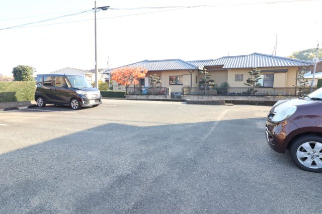 デイブレスⅡの駐車場