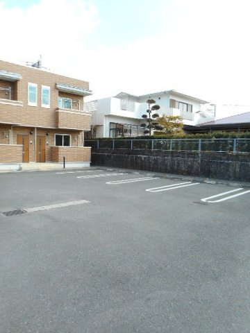 パインフォレスト　ソングの駐車場