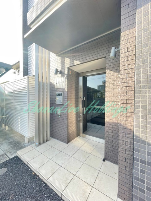 茅ヶ崎市本村４丁目の賃貸マンションのエントランス