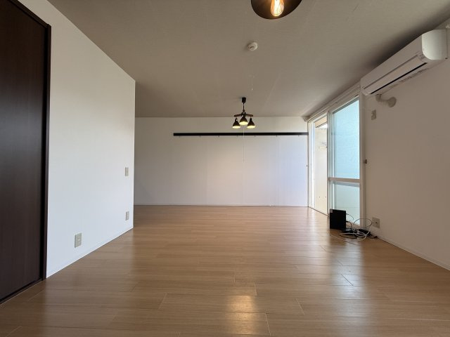 ハウス葭の内装