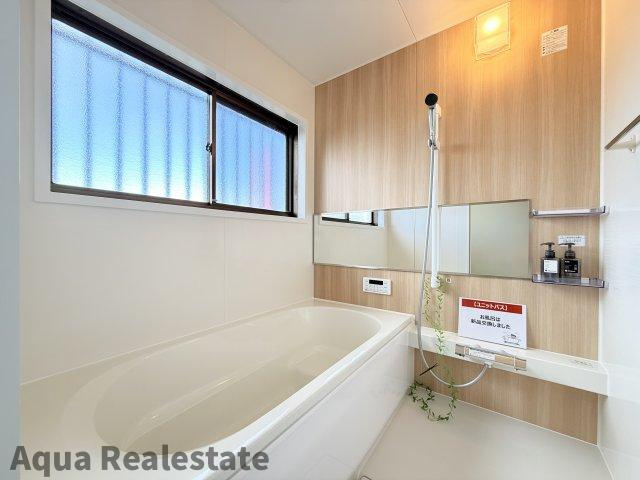 善通寺市木徳町　リノベ住宅の寝室|2階南西洋室　元々和室でしたが洋室へ変更しました。
