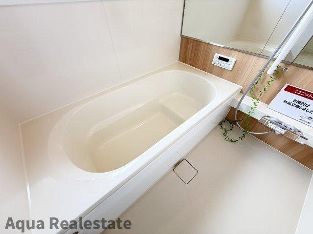 善通寺市木徳町　リノベ住宅の洋室|2階北側洋室　二面採光になっており風通りもよいお部屋です