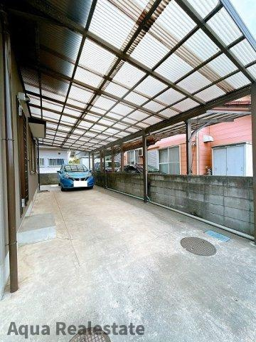 善通寺市木徳町　リノベ住宅の駐車場|駐車スペース　奥行きがあり大きめのお車もしっかり停められるスペースです
