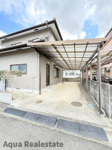 善通寺市木徳町　リノベ住宅の駐車場|駐車場に車を止められます
