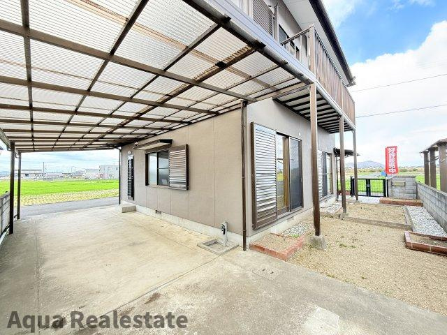 善通寺市木徳町　リノベ住宅のキッチン|カウンターキッチン　新品交換済。人工大理石の天板で手元も明るくなっています