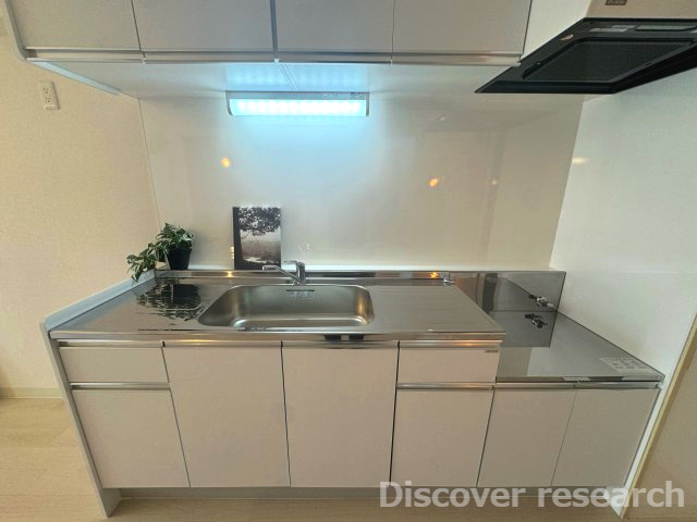 相模原ダイヤモンドマンションのキッチン|【キッチン】
シンク横のスペースが広く家事がしやすそうです。
収納スペースが多く食器などを綺麗に収納しておけそうです。
