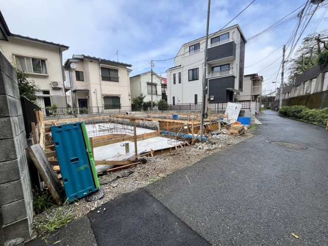 【成約済】北区西ヶ原　新築分譲住宅の前面道路含む現地写真