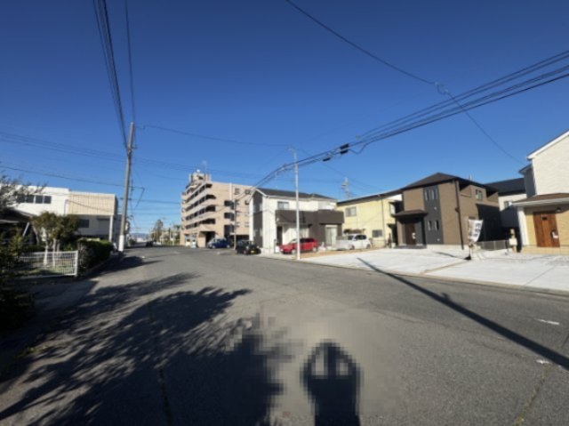 新築　前橋市広瀬町3丁目　Heartful　Town　A号棟の前面道路含む現地写真|現地写真　西側接道幅員約12ｍ